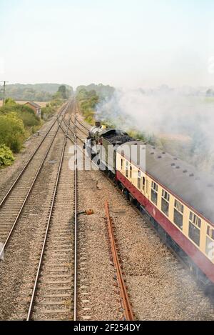 GWR Castle classe n° 5029 Nunney Castle en passant par Fairwood Junction, Westbury avec le Cathedrals Express à Kingswear.16.09.2014. Banque D'Images