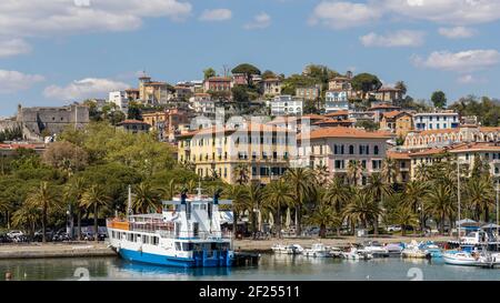 LA SPEZIA, Ligurie / ITALIE - AVRIL 19 : Vue sur la zone portuaire de La Spezia Ligurie Italie le 19 avril 2019. Des personnes non identifiées Banque D'Images