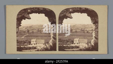 Faites face à la vallée de Clwyd vanuit Denbigh Castle, au nord du pays de Galles. Vue sur la vallée de Clwyd, depuis le château de Denbigh .. Banque D'Images