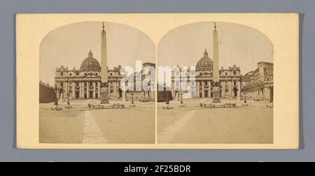 Vue sur la Sint-Pietersplein et la Sint-Pietersbasilik dans la Cité du Vatican; ROME... Banque D'Images