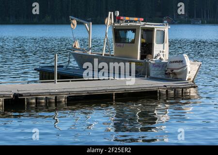 LAC PLACID, MONTANA/USA - SEPTEMBRE 20 : bateau sur le lac Placid au Montana le 20 septembre 2013 Banque D'Images