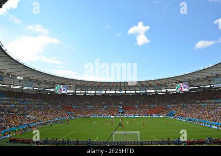 Vue panoramique de l'intérieur du légendaire stade Maracanã lors de la coupe du monde 2014 à Rio de Janeiro, Brésil. Banque D'Images