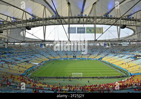 Vue panoramique de l'intérieur du légendaire stade Maracanã lors de la coupe du monde 2014 à Rio de Janeiro, Brésil. Banque D'Images