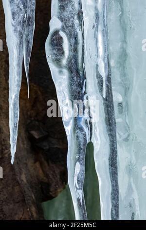 Formations de glace en février le long de la CR 510 au nord-ouest de Marquette, Michigan, États-Unis Banque D'Images