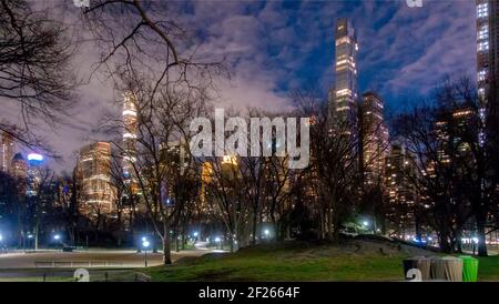 Photo nocturne de Manhattan depuis Central Park, New York, États-Unis Banque D'Images