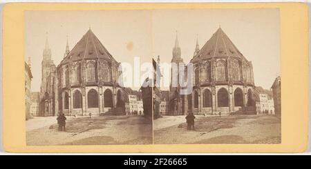 Nuremberg. L'église de Lorenz, à l'arrière .. Banque D'Images