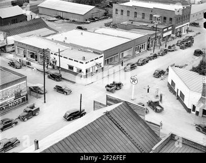 Intersection de deux rues principales, Childersburg, Alabama, États-Unis, Jack Delano, Administration américaine de la sécurité agricole, mai 1941 Banque D'Images