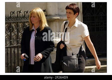 Lois Jenkins arrive pour le meurtre de Billy JO Jenkins à La haute cour de Londres.pic David Sandison 6/7/2004 Banque D'Images