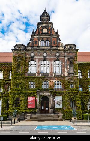 Wroclaw, Pologne - Mai 3 2020 : façade du bâtiment du Musée national à Wroclaw Banque D'Images