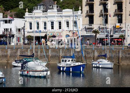 TORQUAY, DEVON/UK - Juillet 28 : Vue sur la ville et le port de Torquay Devon Le 28 juillet 2012. Des personnes non identifiées Banque D'Images