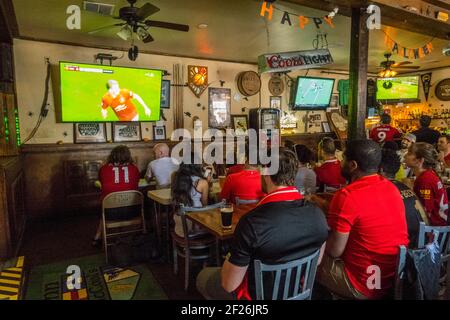 Liverpool soutient un match de football du Liverpool FC en Finlande Pub irlandais McCool à Mid Town la Nouvelle-Orléans Banque D'Images