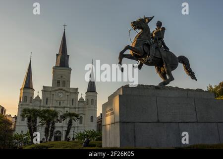 La place Jackson et la cathédrale St Louis le soir La Nouvelle-Orléans, Louisiane Banque D'Images