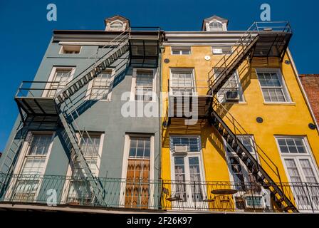 Vue sur l'avant de la vieille maison dans le Quartier français de la Nouvelle-Orléans, Louisiane Banque D'Images