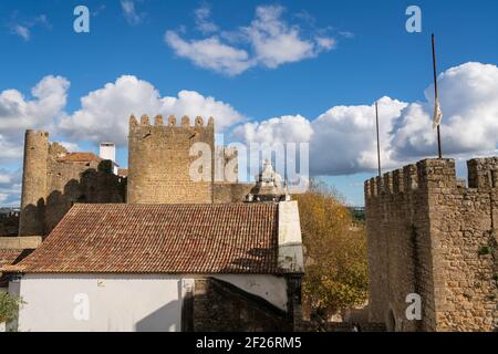 Obidos beau village château fort forteresse tour au Portugal Banque D'Images