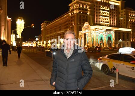 Moskau, Russie. 10 mars 2021. Alice Weidel, chef du groupe parlementaire de l'AfD, se trouve sur la rue Mokhovaya, dans le centre de Moscou. Ce jeudi, Weidel et ses collègues de faction Schlund et Bystron veulent rencontrer les responsables du vaccin. Crédit : Ulf Mauder/dpa/Alay Live News Banque D'Images