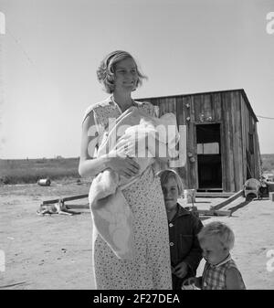 Famille du client de réadaptation rurale. Tulare County, Californie. Novembre 1938. Photo de Dorothea Lange Banque D'Images