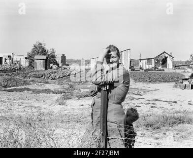 La mère de l'Arkansas vient en Californie pour un nouveau départ, avec son mari et ses onze enfants. Maintenant un client de réadaptation rurale. Tulare County, Californie. Novembre 1938. Photo de Dorothea Lange Banque D'Images