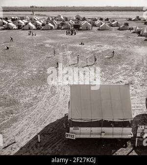 Administration de la sécurité agricole (FSA) camp de travail migratoire. Calipatria, Imperial Valley, Californie . Février 1936. Photo de Dorothea Lange Banque D'Images