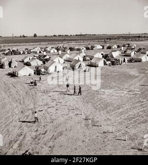 Administration de la sécurité agricole (FSA) camp de travail migratoire. Calipatria, Imperial Valley, Californie . Février 1936. Photo de Dorothea Lange Banque D'Images