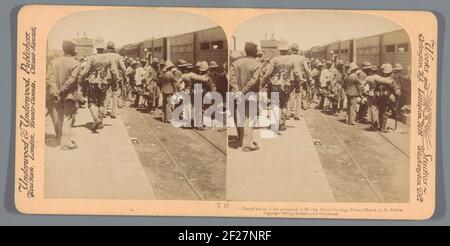 Les hommes de Cronje, courageux prisonniers de guerre, étant entraînés à la rivière Modder pour le Cap (1er mars), Afrique du Sud. Banque D'Images