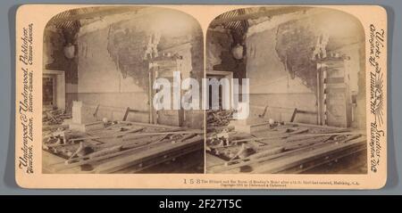 Salle de billard et bar de l'hôtel Bradley à Mafeking détruit dans la deuxième guerre paysanne; la salle de billard et de bar de l'hôtel Bradley après UN 94 lb. Shell avait entré, mapheking, s.a ... Banque D'Images