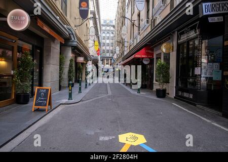 En raison du virus covid, il y a un manque de touristes à Degraves Lane, le centre de café et de tourisme de Melbourne, Victoria, Australie Banque D'Images