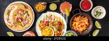 Cuisine mexicaine, un panorama plat sur un fond sombre Banque D'Images