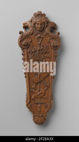 Strip van palmhout versierd met wapenschild.Grater of Palmout. À l'arrière, une blason ovale couronné, flanquée d'un onglet et d'un personnel, recouverte d'un chapeau d'archevêque. Dans les bras de Charles Daniel Gabriel de Gerstel de le vie de Thubieres de Caylers. Les armoiries sont composées comme suit : divisions d'articles. 1. Theraldique à droite de rouge avec bouclier commun d'or, geimoard. Gauche d'or avec trois portes de Zwart, Leris-Nirepoix. 2 et 3. de bleu avec trois lys d'or. Bourbon Mause. 4. Partagé, heralsec à droite de l'argent avec une boîte chantée de rouge, accompagné de six andries croix trois Banque D'Images