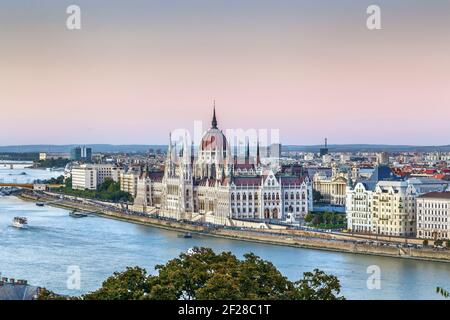 Vue sur le Parlement hongrois, Budapest, Hongrie Banque D'Images