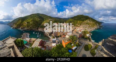 Vernazza dans Cinque Terre - Italie Banque D'Images