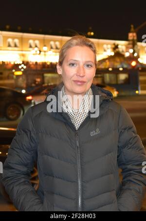 Moskau, Russie. 10 mars 2021. Alice Weidel, chef du groupe parlementaire de l'AfD, se trouve près du Kremlin, dans le centre de Moscou. Ce jeudi, Weidel et ses collègues de faction Schlund et Bystron veulent rencontrer les responsables du vaccin. Crédit : Ulf Mauder/dpa/Alay Live News Banque D'Images
