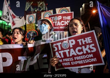 Divers groupes militants appellent à l'expulsion du Président Rodrigo Duterte près du Palais Malacanang à Manille, Philippines. Banque D'Images