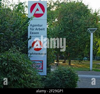 Schild am Eingang des Arbeitsamtes, Agentur für Arbeit und Familienkasse, septembre 2020 Banque D'Images