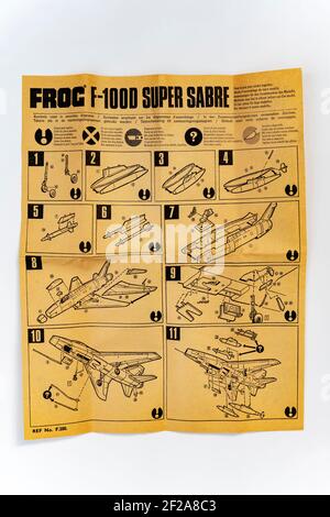 Fiche d'instructions pour L'avion FROG F-100D Super Sabre en plastique kit Banque D'Images