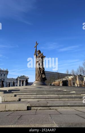 Monument au Saint-Prince Vladimir le Grand sur la place Borovitskaya à Moscou près du Kremlin, Russie. La cérémonie d'ouverture a eu lieu le 4 novembre, Banque D'Images