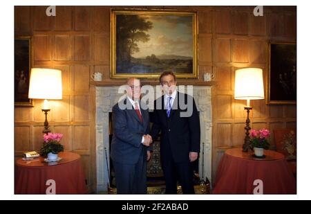 Le Premier ministre britannique Tony Blair rencontre l'inspecteur en chef des armes de l'ONU Hans Blix à Checkrs.pic David Sandison 17/1/2003 Banque D'Images