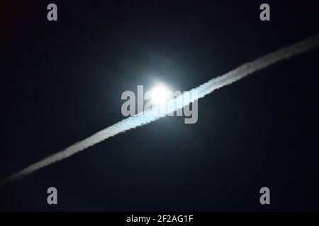 Sentier de vapeur passant par la Lune Banque D'Images