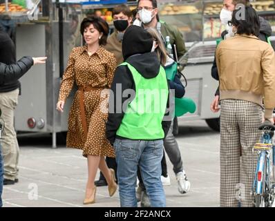 Milan, Italie. 11 mars 2021. Milan, Lady Gaga sur le film la casa di Gucci piazza Duomo Lady Gaga et Adam Driver sur le film la casa di Gucci, réalisé par Ridley Scott. Photo : Lady Gaga crédit : Agence de photo indépendante/Alamy Live News Banque D'Images