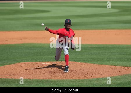 Mardi 9 mars 2021 ; Port Charlotte, FL Boston Red Sox lanceur de secours Phillips Valdez (71 ans) donne un terrain lors d'un match de baseball d'entraînement de printemps au Charlotte Sports Complex. Les rayons battent les Red Sox 11-3 (Kim Hukari/image of Sport) Banque D'Images