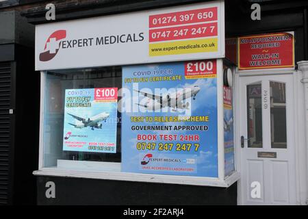 Abbeydale Road, Sheffield, Royaume-Uni. 11 mars 2021. Centre de test Covid 19 PCR Fit to Fly Certificate. Credit: Alamy Live News Banque D'Images