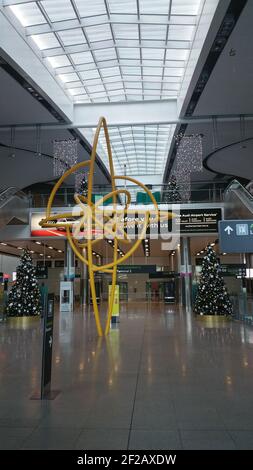 Dublin, Co. Dublin, Irlande - janvier 16 2021 : terminal 2 de l'aéroport de Dublin, espaces vides aucune personne pendant le confinement du virus corona, termin d'aéroport déserté Banque D'Images