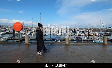 Bangor Co Down Northern, Irlande. 11 mars 2021. Des sorts lumineux et ensoleillés entre de fortes averses sur le front de mer à Bangor crédit: ALAN OLIVER/Alamy Live News Banque D'Images