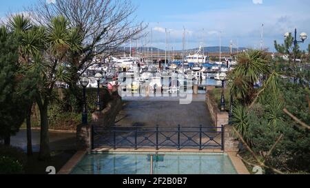 Bangor Co Down Northern, Irlande. 11 mars 2021. Des sorts lumineux et ensoleillés entre de fortes averses sur le front de mer à Bangor crédit: ALAN OLIVER/Alamy Live News Banque D'Images