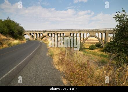 Historique Rosalia Railroad Bridge Washington. Le pont de chemin de fer en béton de Rosalia Road dans la Palouse Valley. Washington, États-Unis. Banque D'Images