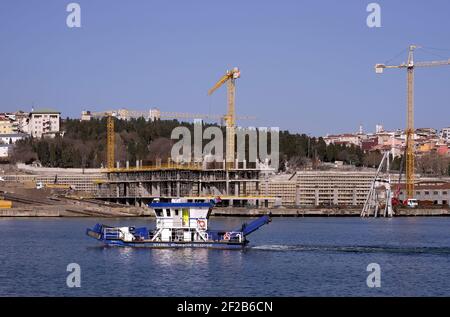 istanbul, Turquie - 27 février 2021 : chantier de construction avec grue et bâtiment. Banque D'Images