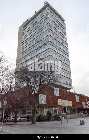 STARA ZAGORA, BULGARIE - 14 JANVIER 2021 : rue piétonne centrale dans la ville de Stara Zagora, Bulgarie Banque D'Images