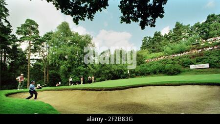 VICTOR CHANDLER MAÎTRES BRITANNIQUES À WOBAN LEE WESTWOOD SORT D'UN BUNKER PAR LE 2ÈME VERT LE 11ÈME TROU DU MATCH. Banque D'Images