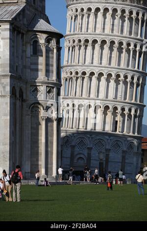 Der schiefe Turm von Pisa, Wahrzeichen der toskanischen Stadt. Banque D'Images