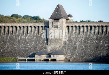 Moehnesee, Allemagne. 17 septembre 2020. Le mur du barrage au lac Moehnesee près d'Arnsberg (Allemagne), 17 septembre 2020. Credit: dpa/Alay Live News Banque D'Images