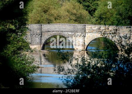 Moehnesee, Allemagne. 17 septembre 2020. Le pont historique ‚Kanzelbruecke, au lac ‚Moehnesee, près d'Arnsberg (Allemagne), le 17 septembre 2020. Credit: dpa/Alay Live News Banque D'Images